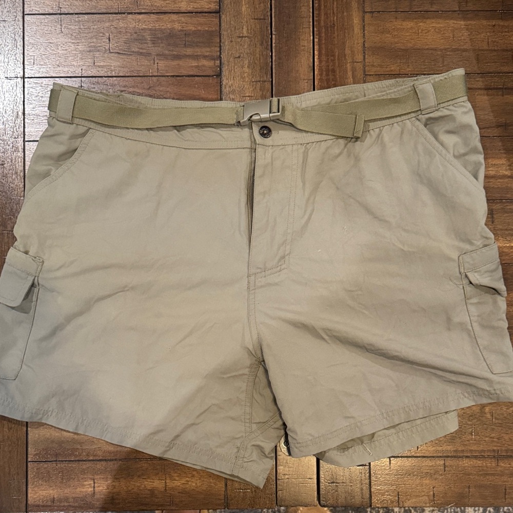 Men's Casual Cargo Shorts with Integrated Web Belt — Light Khaki